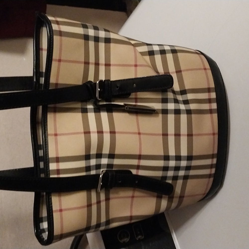 Burberry bucket bag